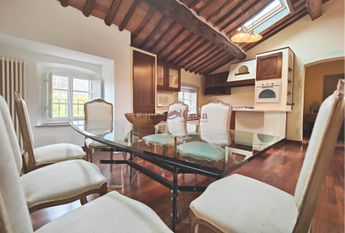 Elegante appartamento rustico in casa colonica