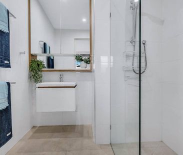 CONTEMPORARY STYLE | BAYSIDE LIVING | UNBEATABLE LOCATION - Photo 6