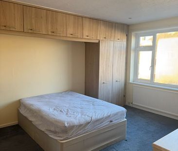 Room in a Shared House, Egdon Drive, LU2 - Photo 4