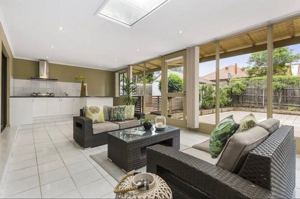 Glen Waverley - Photo 1
