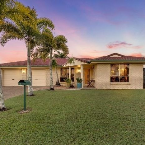 Well designed lowset brick home with shed and spa - Photo 1