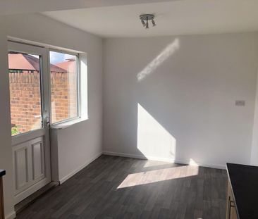 3 bedroom end of terrace house to rent - Photo 1