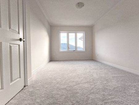 For Lease - 913 Elizabeth Mackenzie Drive, Pickering, Ontario - Photo 4