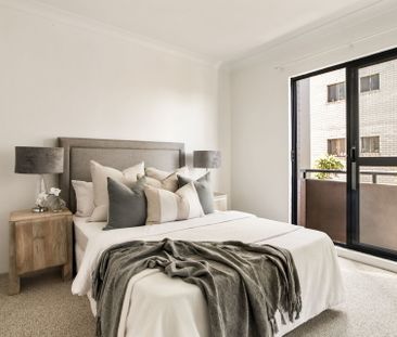 Three Bedroom Townhouse with Parking - Unfurnished - Photo 2