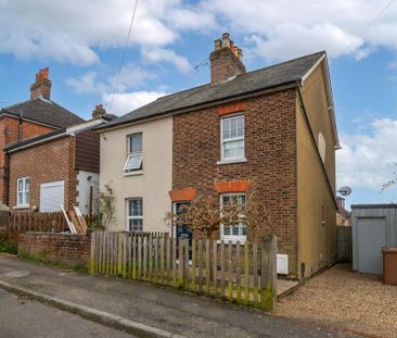 3 bedroom semi-detached house to rent - Photo 2