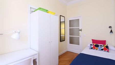 Calle de O'Donnell, Madrid, Community of Madrid 28009 - Photo 3