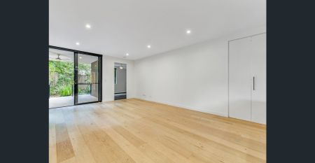 Modern Open Plan 2-Bedroom Apartment w/ Yard - Photo 3