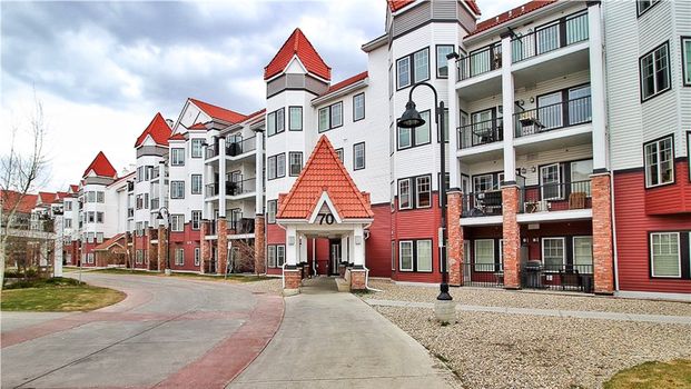 1 Bed Top Floor Condo For Rent In Royal Oak - Photo 1