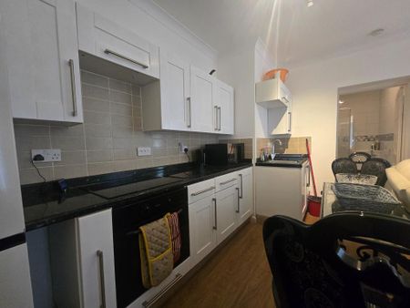 1 bedroom flat to rent - Photo 2