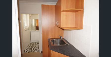 "Stylish Terrace House in a Convenient Location" - Photo 5