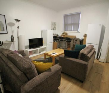1 bedroom in a house share to rent - Photo 2