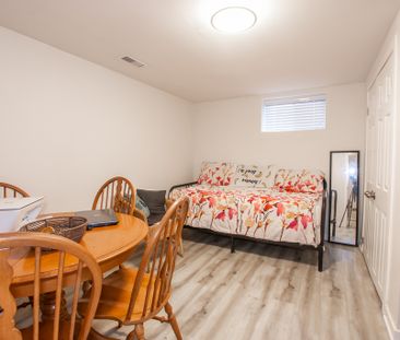 Spacious 3 bedroom Apartment in Hamilton!! - Photo 1