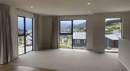 Brand New Stunning Wanaka Rental Home - Photo 2