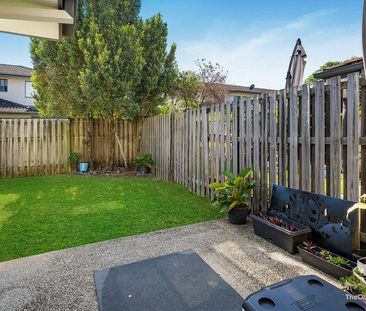 Spacious & Stylish Townhouse in Prime Upper Coomera Location! - Photo 3