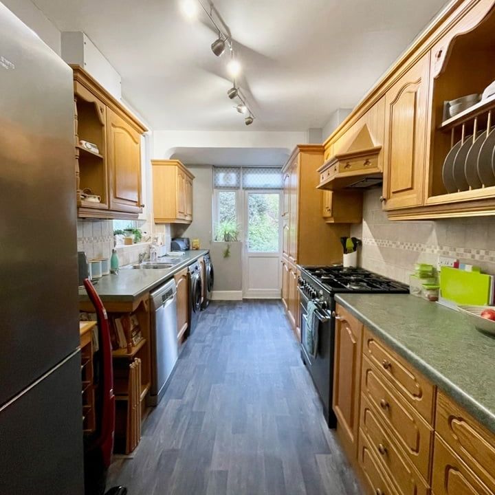 3 Bed Terraced House, Norwood Gardens, IG5 - Photo 1