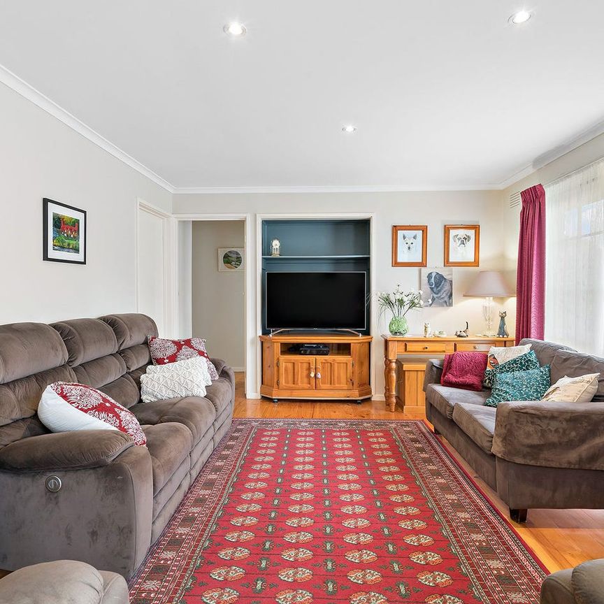 Spacious Comfort in a Peaceful Frankston Pocket - Photo 1