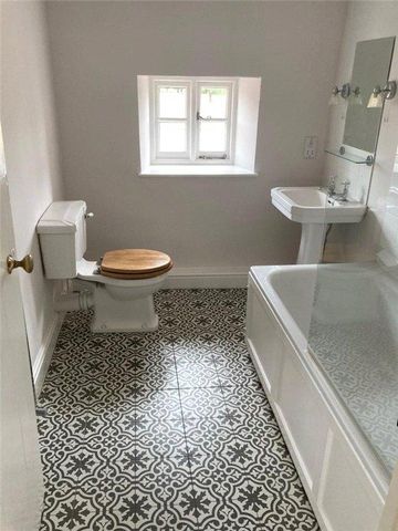 3 bedroom semi-detached house to rent - Photo 5