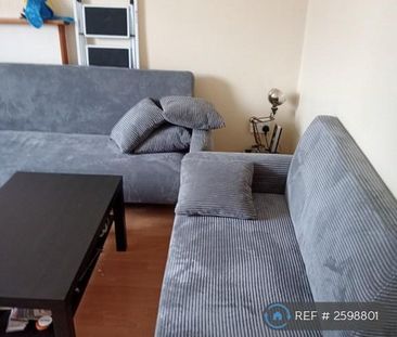 1 bedroom in a house share to rent - Photo 2