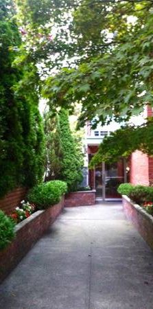 1 BEDROOM SUITE IN THE HEART OF KERRISDALE $ 1570 - Photo 1