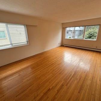 Spacious 2 Bedroom Condo close minutes to downtown - Photo 4