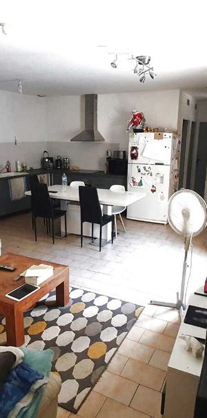 Location Appartement 3 pièces 72m² ROGNES 13840 - Photo 1