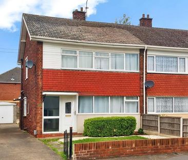 3 bedroom semi-detached house to rent - Photo 4