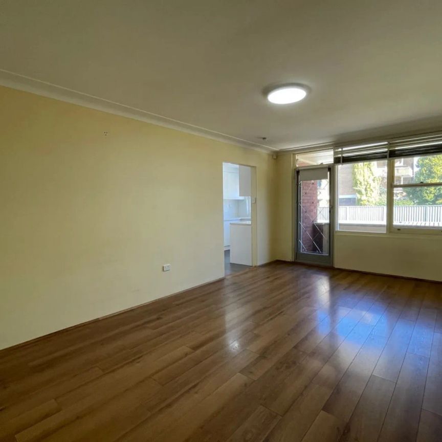 Well-Presented Two Bedroom Apartment in Convenient Penshurst Location - Photo 1