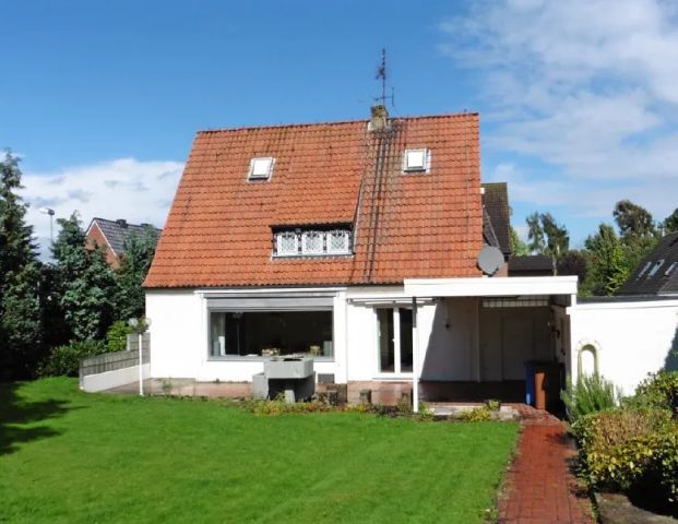 Stadnahes Einfamilienhaus mit großem Garten! - Photo 1