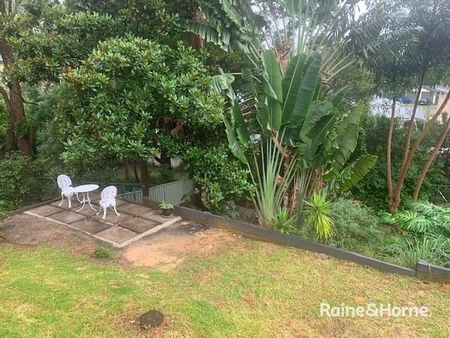 LOWER APARTMENT IN GREAT LOCATION! - Photo 2