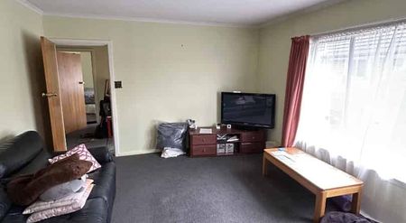 Three bedroom home in Bryndwr - Photo 3