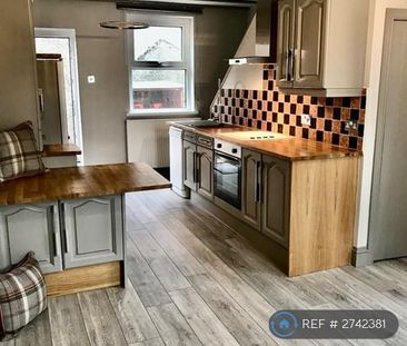 2 bedroom end of terrace house to rent - Photo 1
