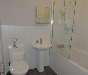 2 bedroom end of terrace house to rent - Photo 5