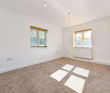 Mayles Close, Wickham, PO17 - Photo 2