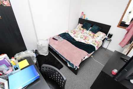 Room For Rent Bertha Street, Pontypridd - Photo 2
