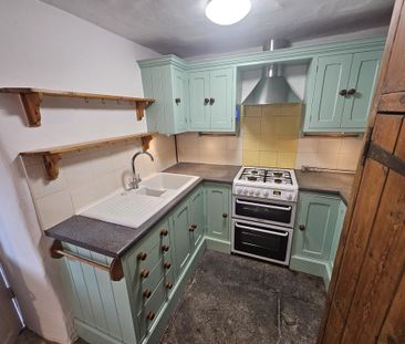 2 bedroom end of terrace house to rent - Photo 4