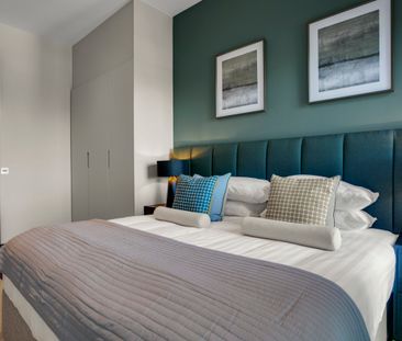 Water Facing Three Bedroom Apartment @ 260 OPUS, 6 Hanover Quay, Gr... - Photo 5