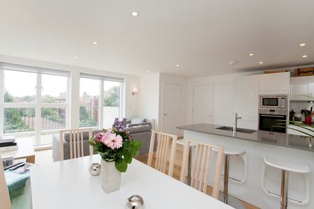 3 Bed Flat, Carpenters Place, SW4 - Photo 2