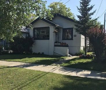 Charming Bungalow in Desirable Crescent Heights | 912 1 Street Northwest, Calgary - Photo 1