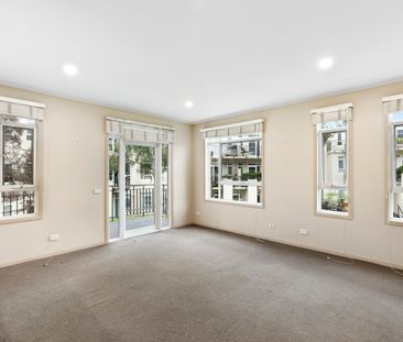 6/4 Graham Street, Port Melbourne VIC 3207 - Apartment For Rent | D... - Photo 1