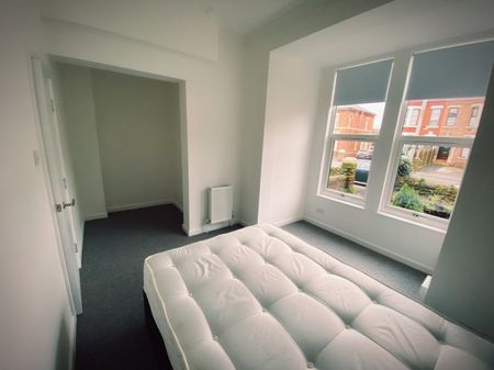 1 bed Flat for Rent - Photo 2