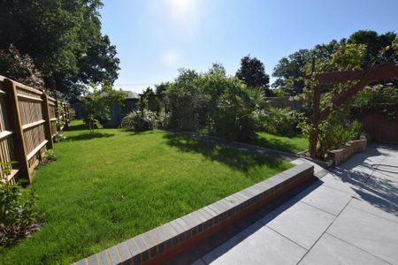 3 bedroom semi-detached house to rent - Photo 2