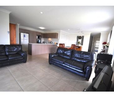Beautiful 4 Bedroom Home - Photo 5