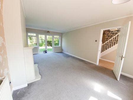 3 bedroom detached house to rent - Photo 3