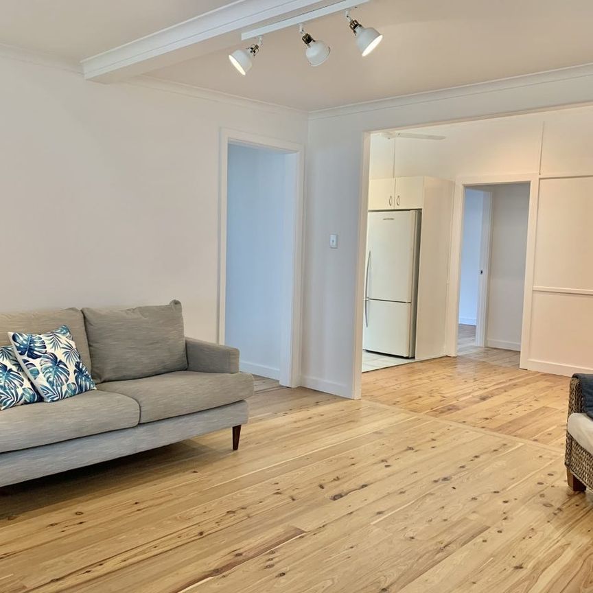 Half-house with own entry - Photo 1