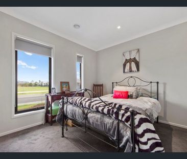 Park Facing In Walking Distance To Wyndham Vale Railway Station - Photo 5