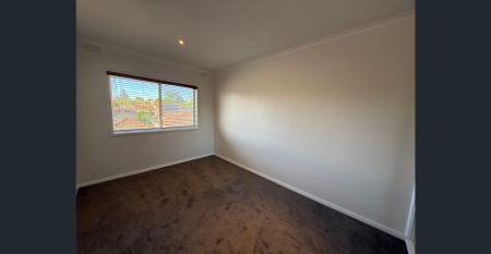 Light-Filled Apartment in a Prime Lifestyle Location - Photo 3