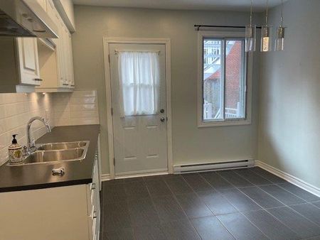 8120 Av. Wiseman - Photo 5