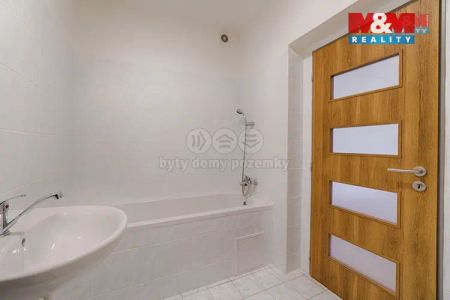 Pronájem bytu 2+kk v Jablonci nad Nisou, ul. Anenské náměstí - Fotografie 3