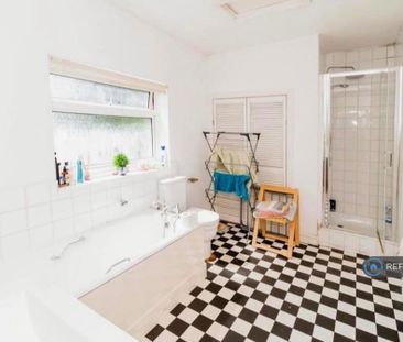 1 bedroom in a house share to rent - Photo 5