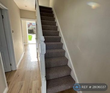 4 bedroom terraced house to rent - Photo 3